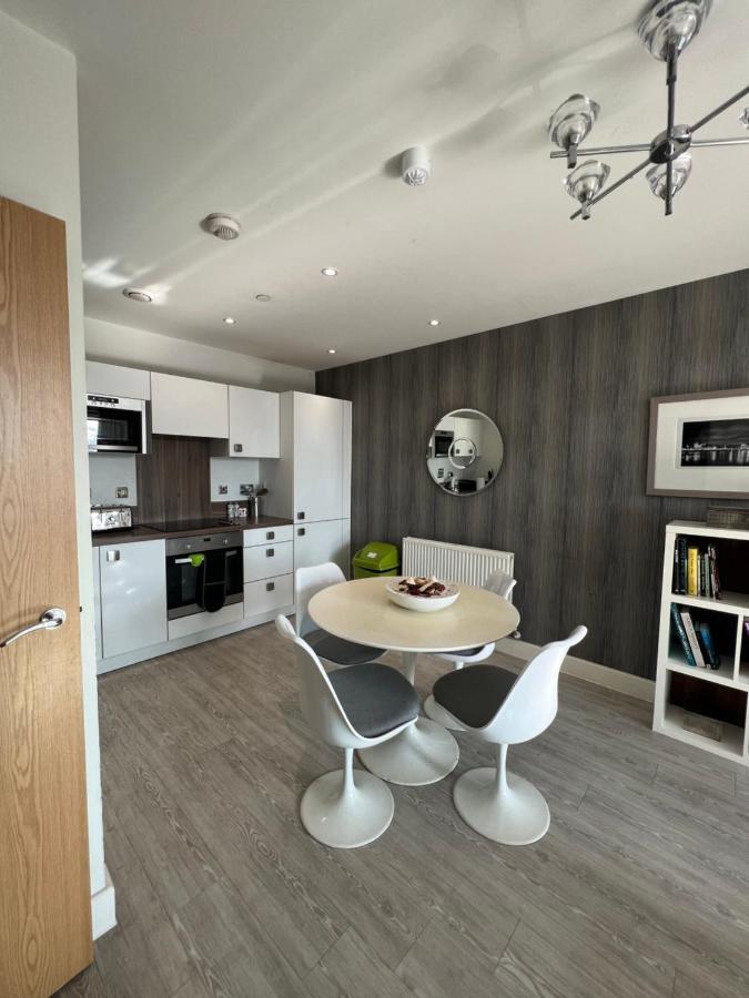 Cityscape Serenity: 10Th Floor Oasis Near City Airport, Excel & 02 Apartment ลอนดอน ภายนอก รูปภาพ