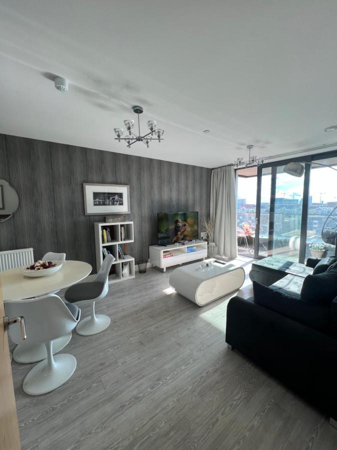 Cityscape Serenity: 10Th Floor Oasis Near City Airport, Excel & 02 Apartment ลอนดอน ภายนอก รูปภาพ